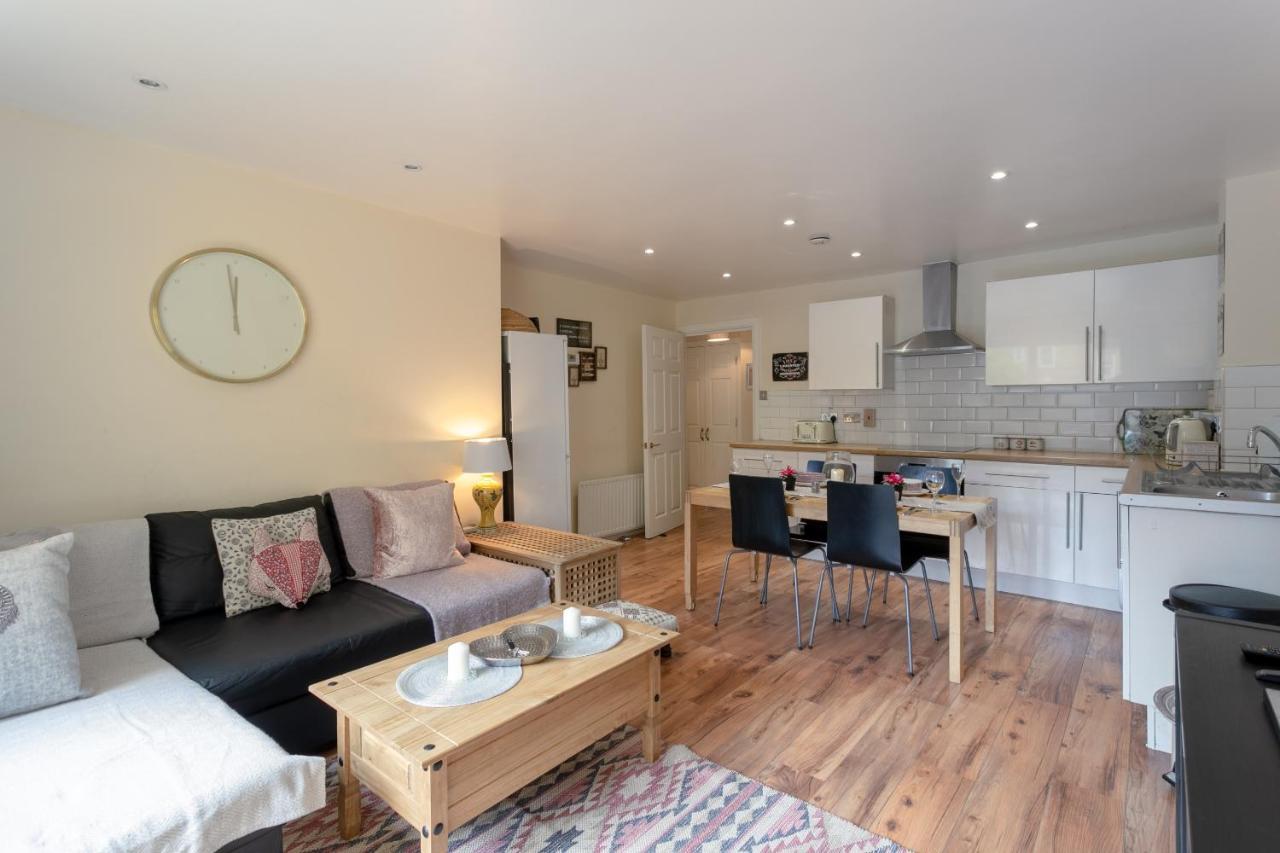 Stylish And Homely 4 Bedroom Home In East London Kültér fotó